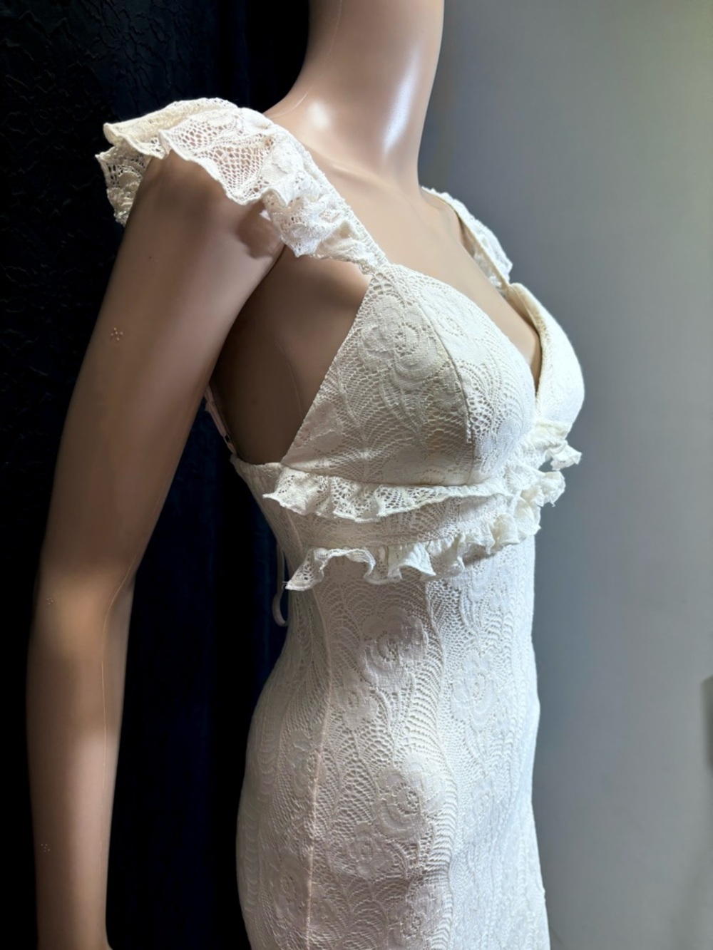 Windsor Ivory Lace Ruffle Backless Maxi Dress - Picture 4 of 8